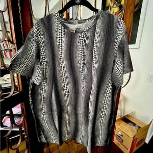 Yayoi Kusama Uniqlo X MOMA Graphic Tshirt Size Large